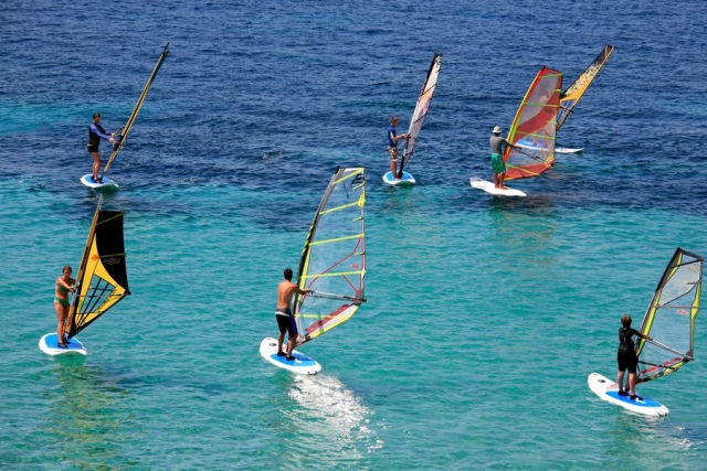 windsurf en grupo